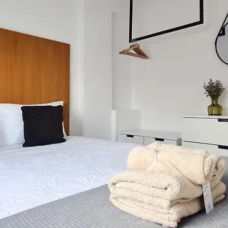 Apartment Phaedrus Living: Seaside Luxury Flat Lighthouse 69 Paphos